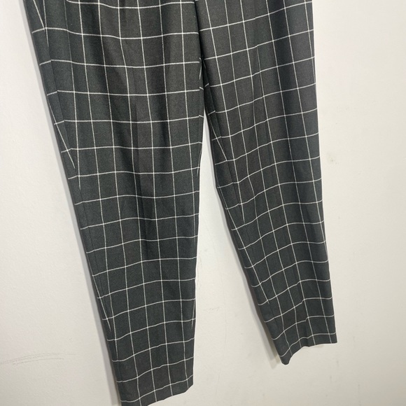 Trouve Cropped Grid Pants! - Picture 4 of 7
